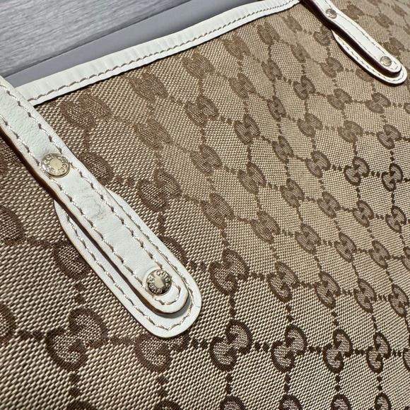 Gucci Classic Monogram Canvas Tote Bag with Oliver Dog (Limited Edition) - Picture 6 of 10